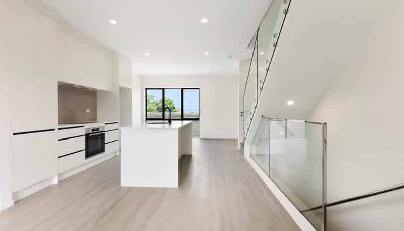 2, 4, 5/ 34 Church Crescent, Panmure