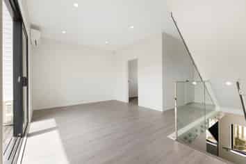 2, 4, 5/ 34 Church Crescent, Panmure
