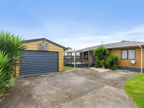 2/23 Marr Road, Manurewa