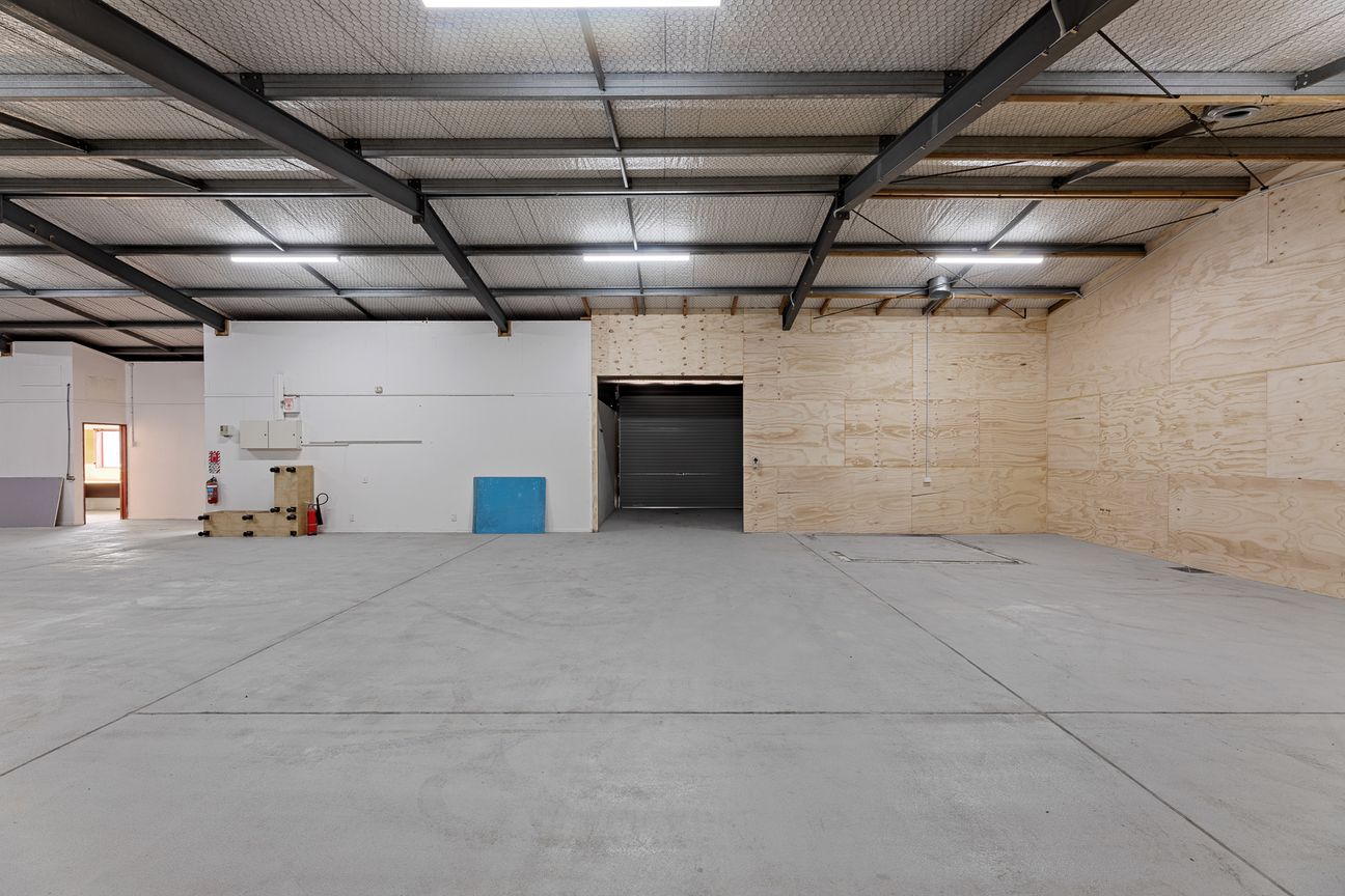Modern Industrial Facility for Lease - Vista 6