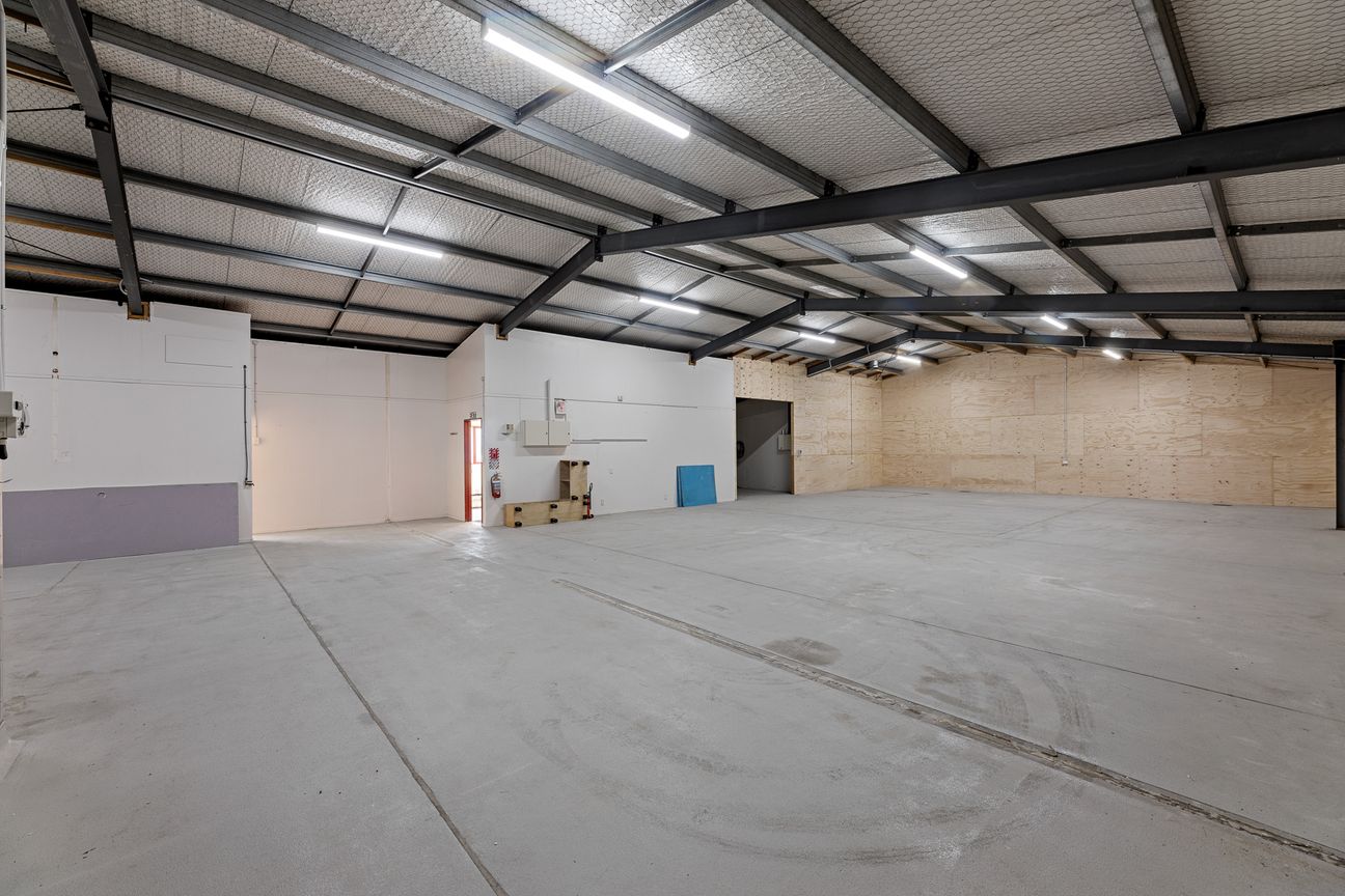 Modern Industrial Facility for Lease - Vista 5