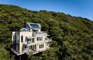 18 Huia Road, Days Bay, Eastbourne