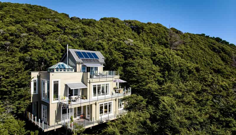 18 Huia Road, Days Bay, Eastbourne