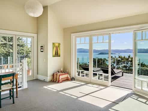 18 Huia Road, Days Bay, Eastbourne