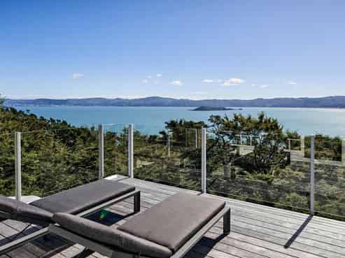 18 Huia Road, Days Bay, Eastbourne