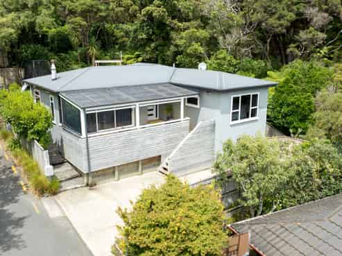 239 Whites Line East, Waiwhetu