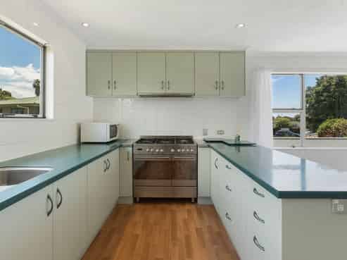 17 Athenree Road, Athenree