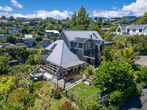 22 Albert Road, Stepneyville