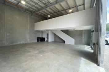 Tidy Mix of Warehouse and Office