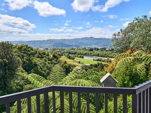 19 Palm Grove, Belmont