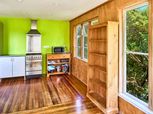 16 Walker Avenue, Mana