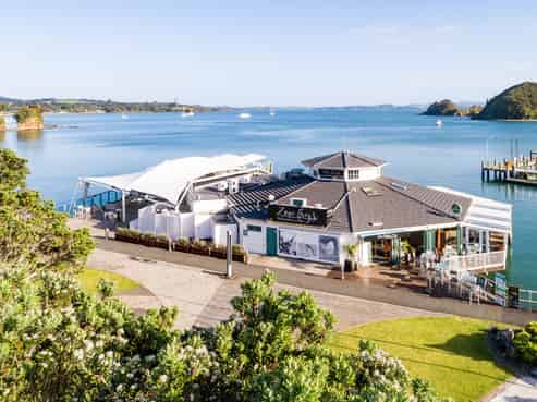 Prime waterfront investment in the Bay of Islands
