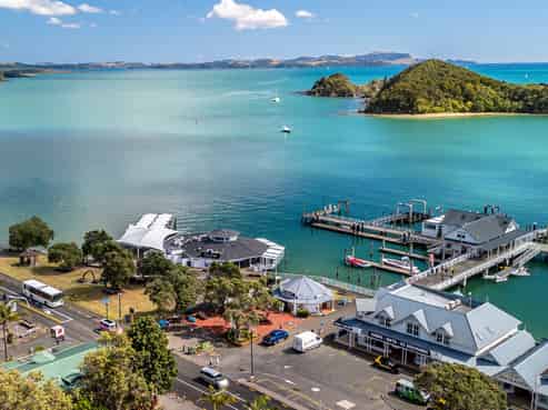 Prime waterfront investment in the Bay of Islands