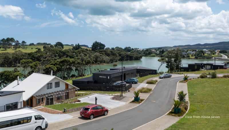 7 Pekapeka Street, Raglan