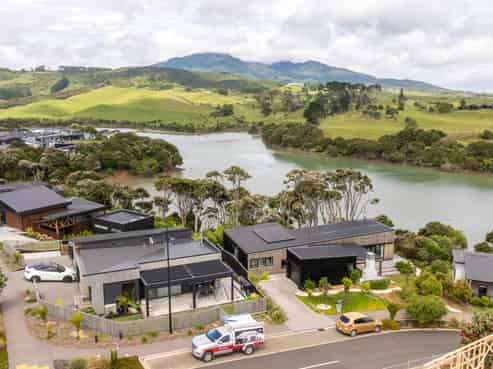 7 Pekapeka Street, Raglan