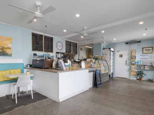 Coastal commercial at its best!