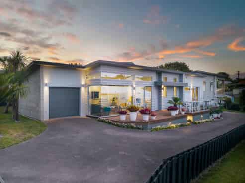 870 Whangaparaoa Road, Manly