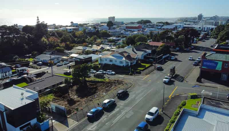 240 + 242 Devon Street W, New Plymouth Central