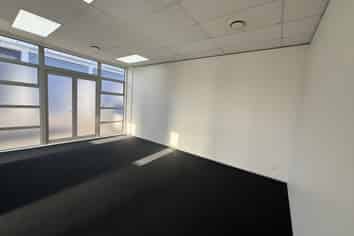 Sweet little mix office/warehouse
