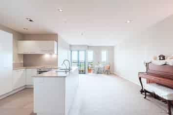 B305/525 East Coast Road, Browns Bay