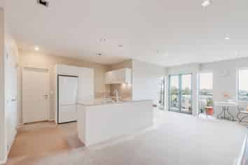 B305/525 East Coast Road, Browns Bay