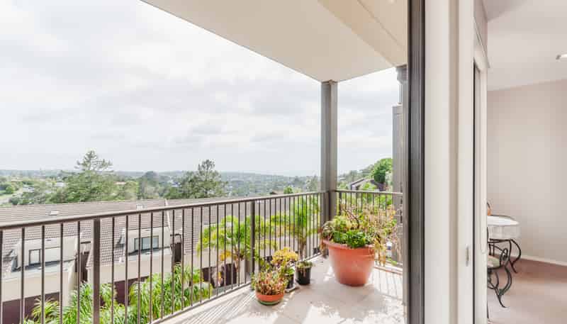 B305/525 East Coast Road, Browns Bay