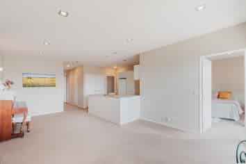 B305/525 East Coast Road, Browns Bay