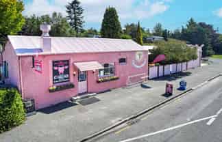 UNIQUE OPPORTUNITY TO OWN A THRIVING CAFE