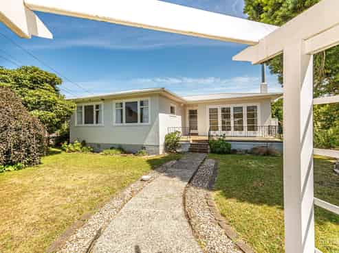 26 Selwyn Crescent, College Estate