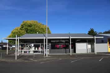 OPPORTUNITY  3 SHOPS - OFFERS WANTED