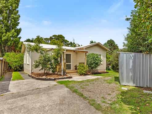28 Olivine Street, Poike