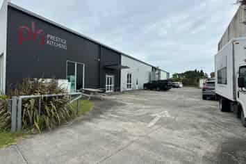 Large Waiwhakaiho Showroom & Workshop 