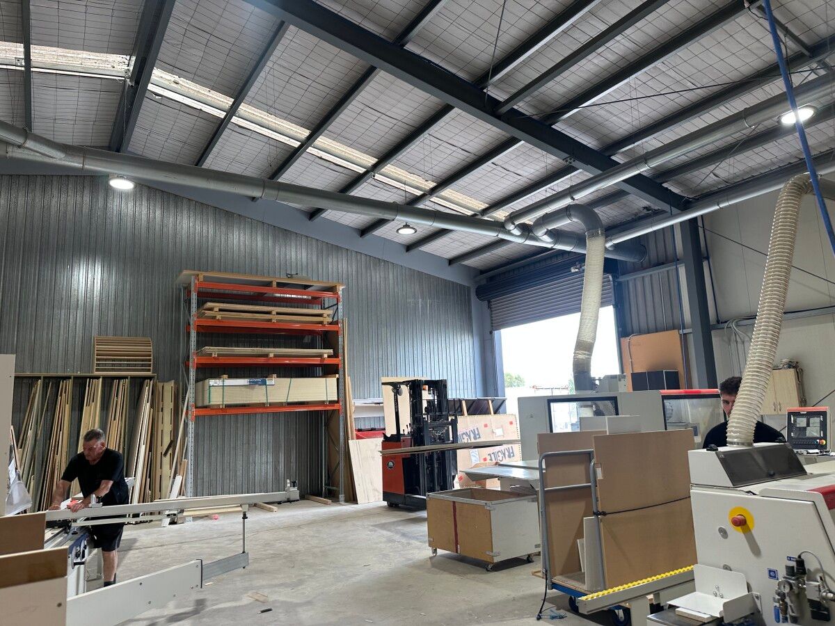 Large Waiwhakaiho Showroom & Workshop - Ansicht 4