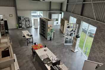 Large Waiwhakaiho Showroom & Workshop 
