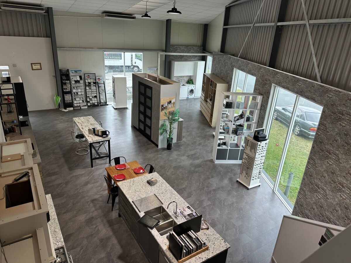Large Waiwhakaiho Showroom & Workshop - Ansicht 6