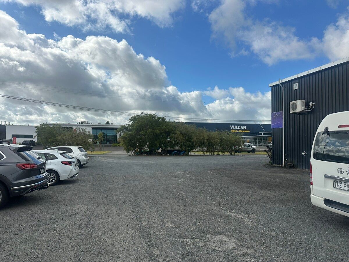 Showroom & Workshop with many parks - Ansicht 2