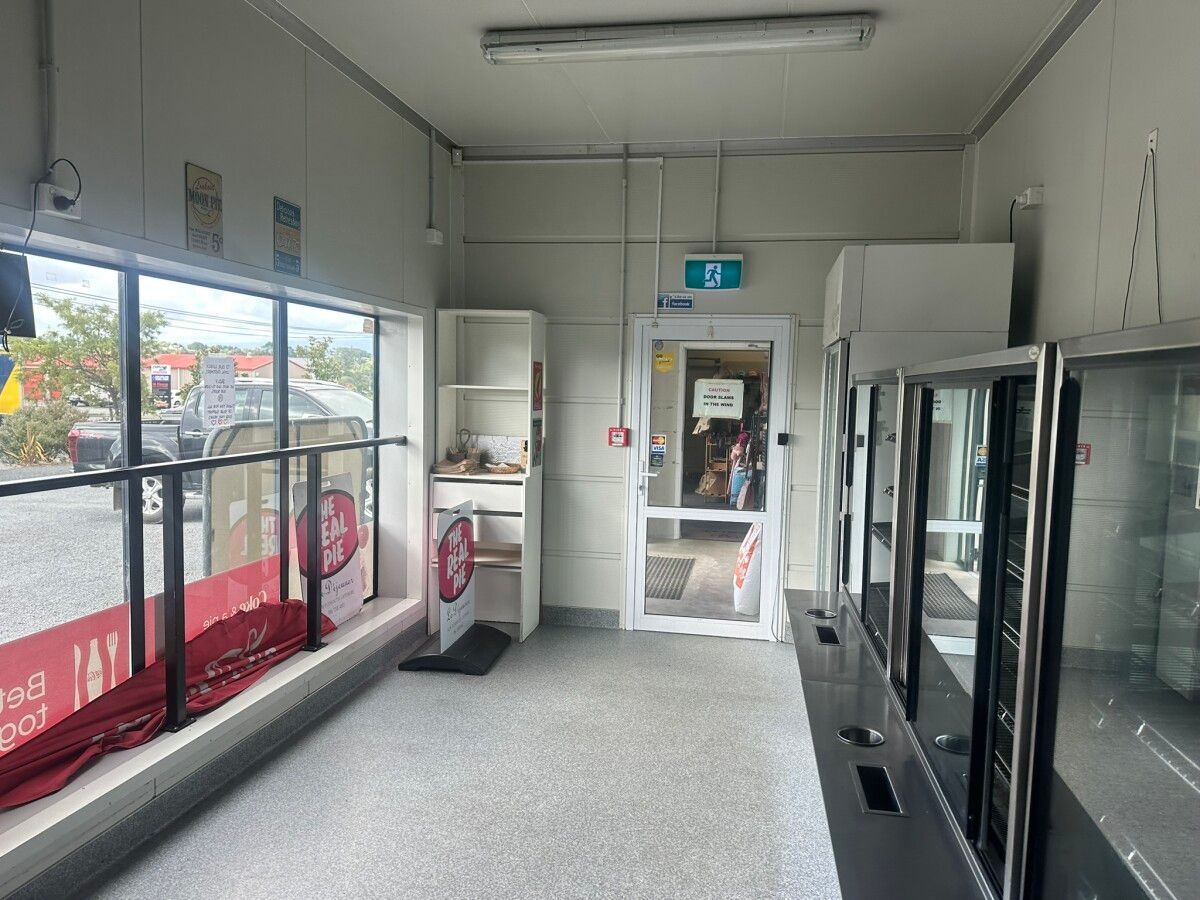 Showroom & Workshop with many parks - Ansicht 3