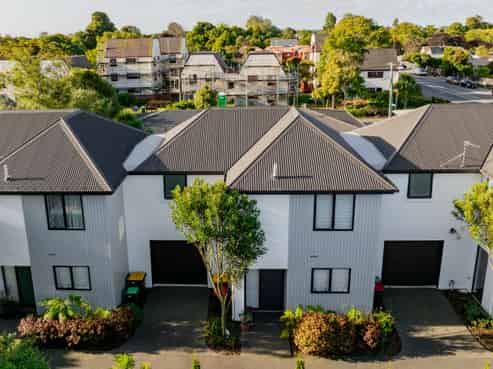 2/139 Stanmore Road, Linwood