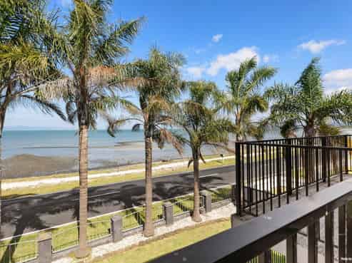 889 East Coast Road, Kaiaua