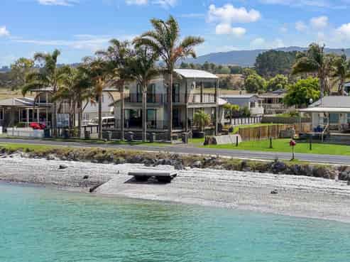 889 East Coast Road, Kaiaua