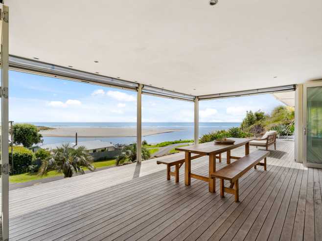 14 Oraka Road, Mahia