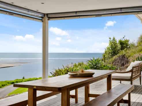 14 Oraka Road, Mahia