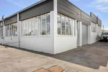 RENT REDUCED! TIDY OFFICE/WARHOUSE
