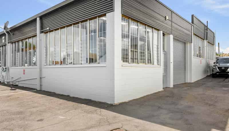 D/4010 Great North Road, Kelston