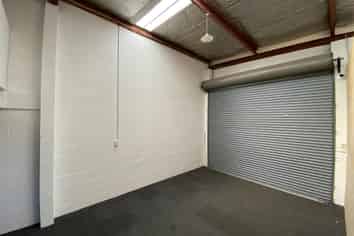 RENT REDUCED! TIDY OFFICE/WARHOUSE