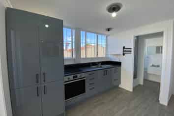 RENT REDUCED! TIDY OFFICE/WARHOUSE