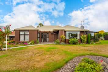 8 Stenhouse Drive, Marchwiel