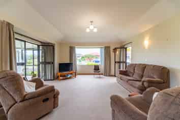 8 Stenhouse Drive, Marchwiel