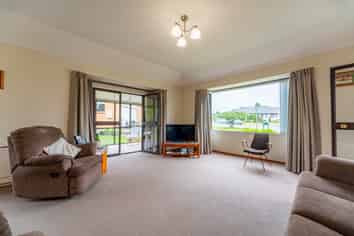 8 Stenhouse Drive, Marchwiel