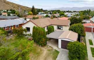 47 Black Peak Road, Omarama